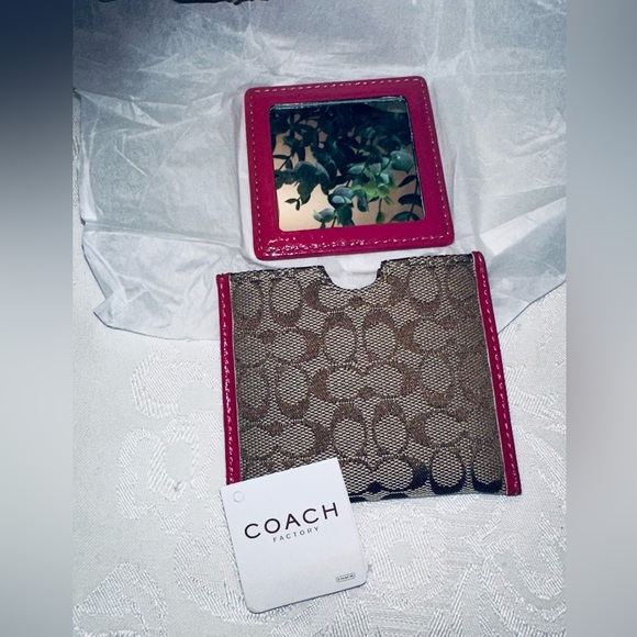 New Coach Y2K Signature Square Compact Mirror – Pink / Fuchsia Patent Leather